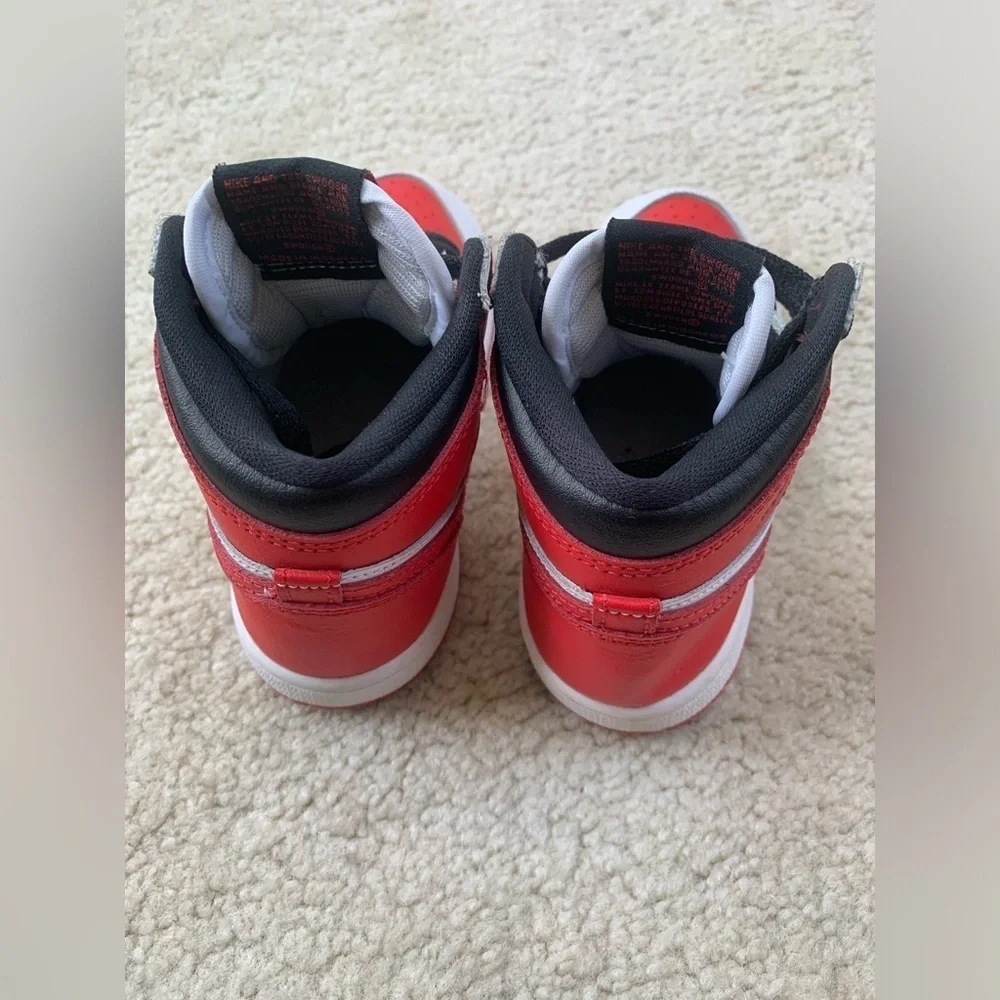 Nike Size 10C Air Jordan Retro 1 High Heritage Sneakers